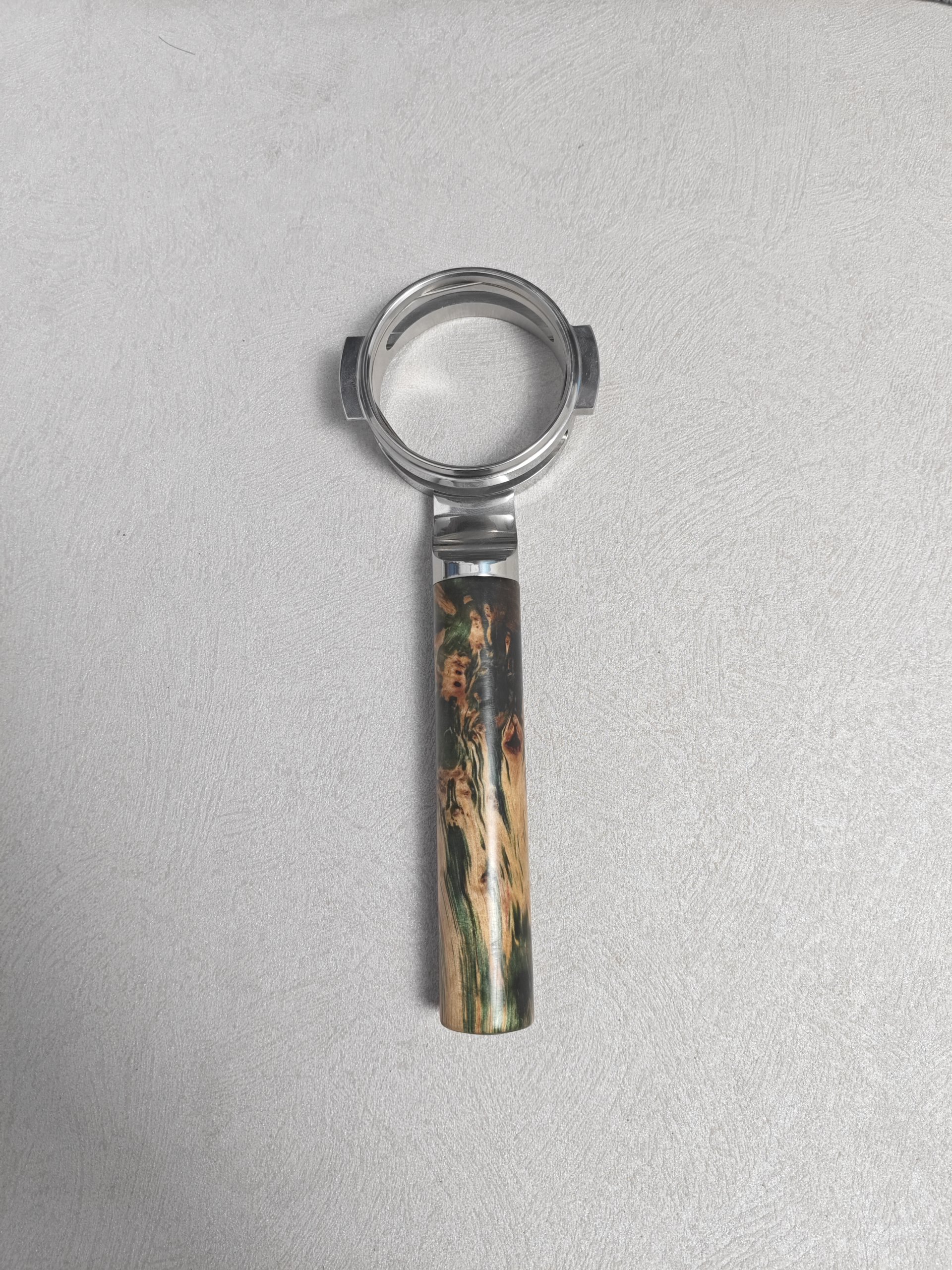 绿草坪稳定木
